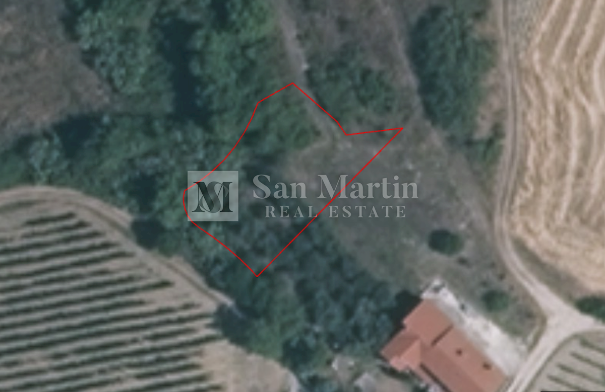 Parenzo, dintorni - terreno edificabile in un posto tranquillo e bellissimo