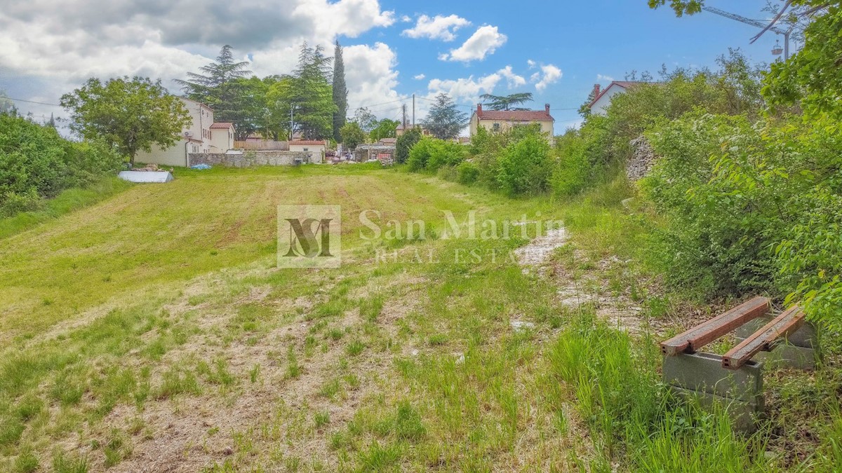 Canfanaro - terra soleggiata in un piccolo villaggio