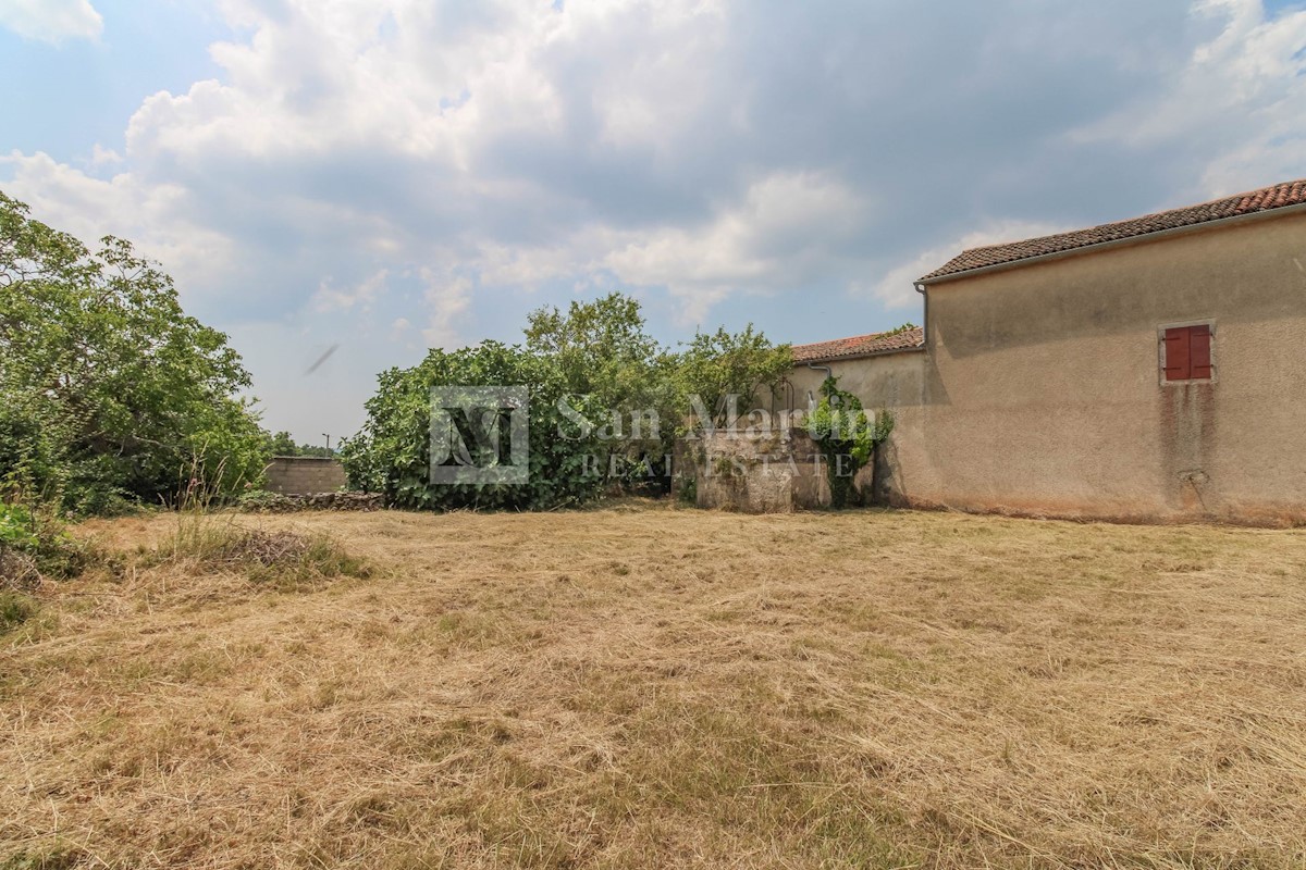 Rovigno-dintorni, casa autoctona con amppio giardino