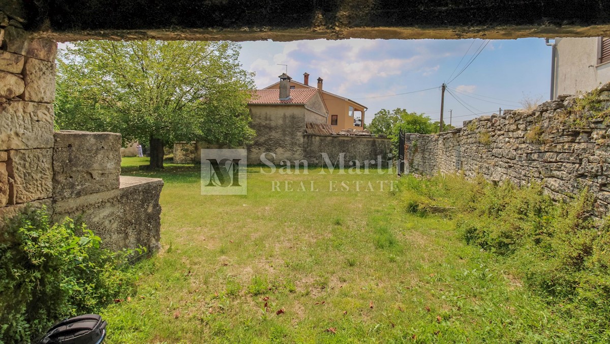 Rovigno-dintorni, casa autoctona con amppio giardino