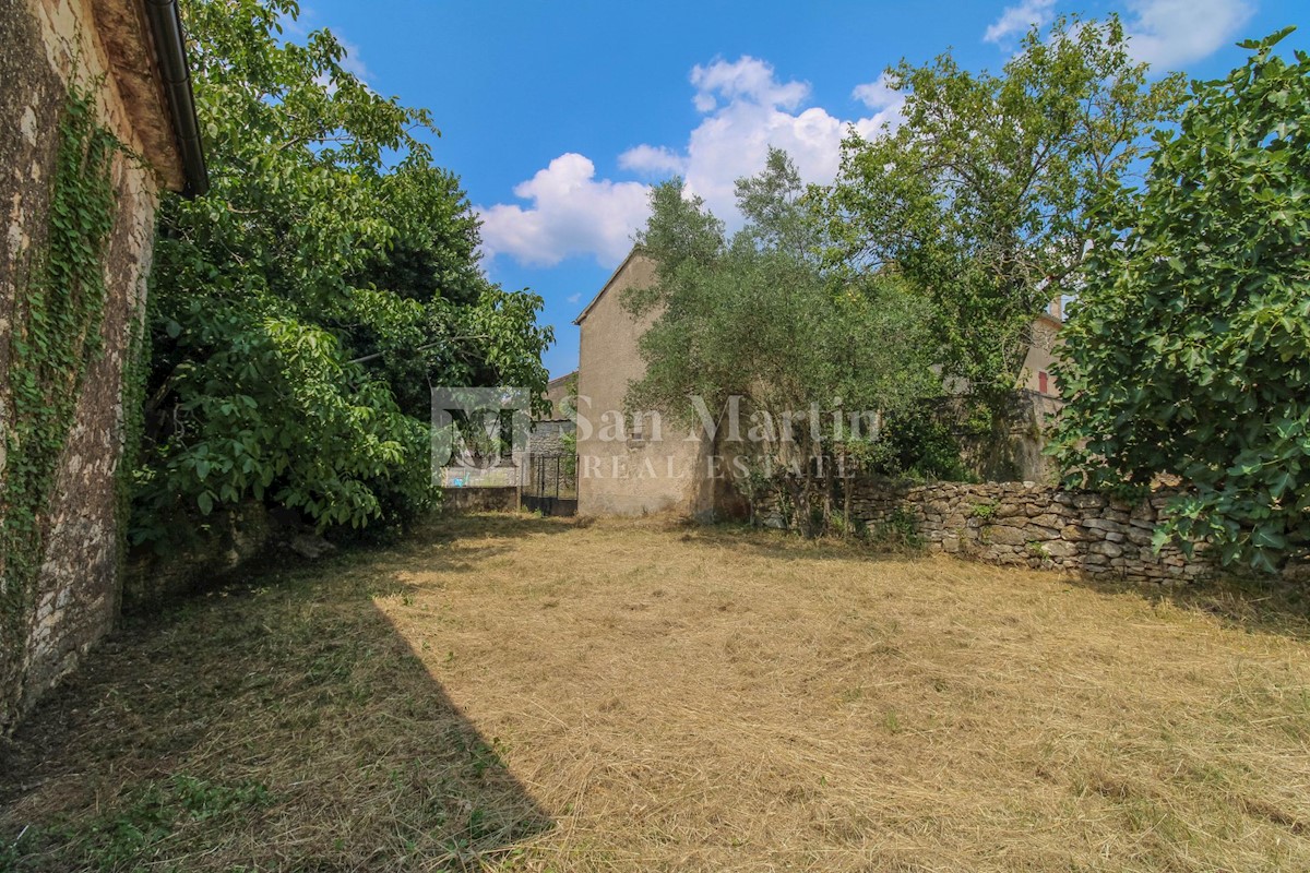 Rovigno-dintorni, casa autoctona con amppio giardino