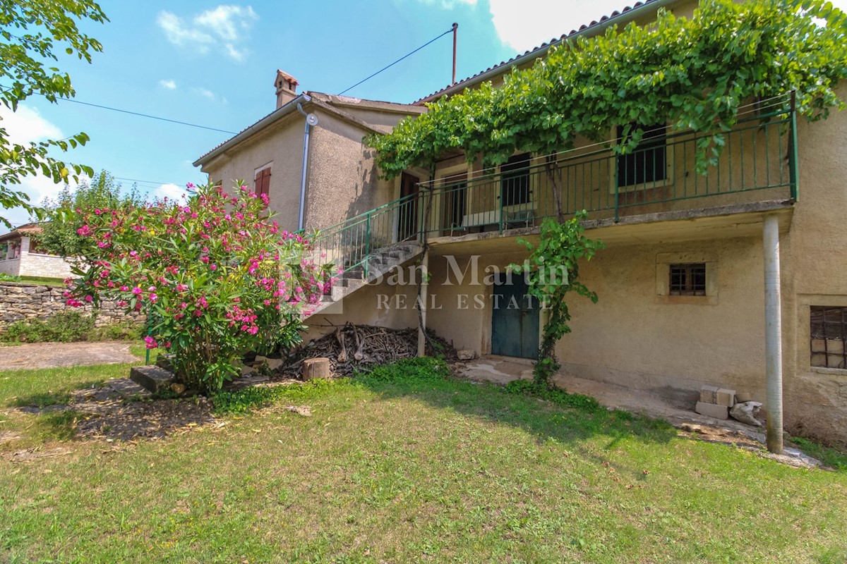 Rovigno-dintorni, casa autoctona con amppio giardino