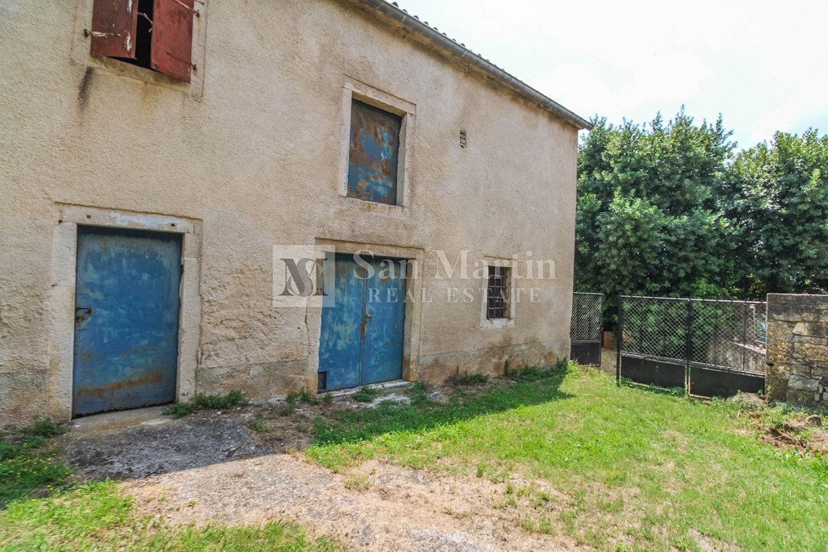 Rovigno-dintorni, casa autoctona con amppio giardino