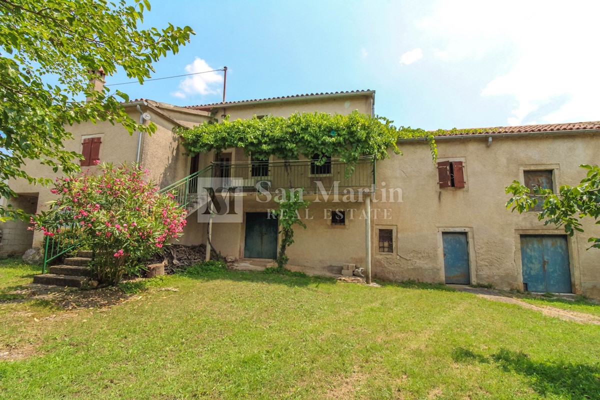 Rovigno-dintorni, casa autoctona con amppio giardino