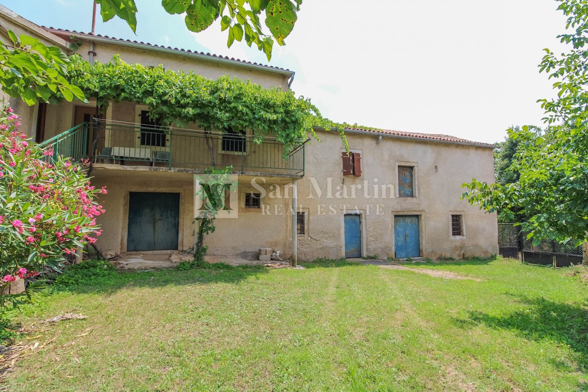 Rovigno-dintorni, casa autoctona con amppio giardino