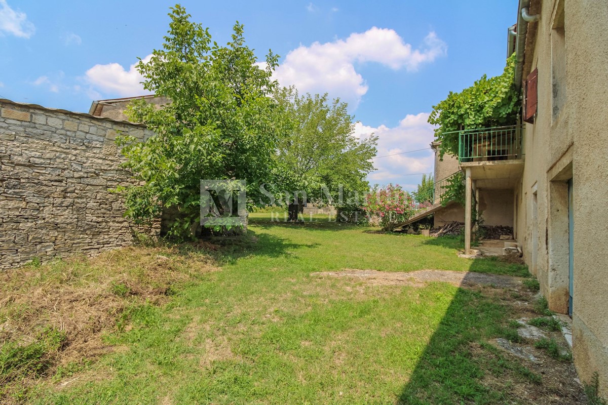 Rovigno-dintorni, casa autoctona con amppio giardino