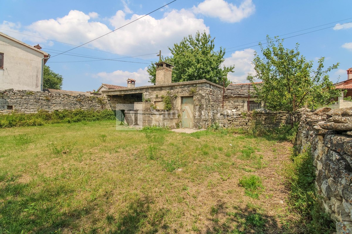 Rovigno-dintorni, casa autoctona con amppio giardino