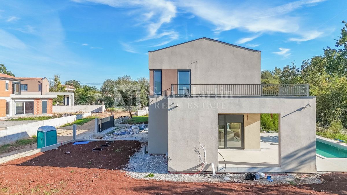 Parenzo, casa arredata di design con piscina