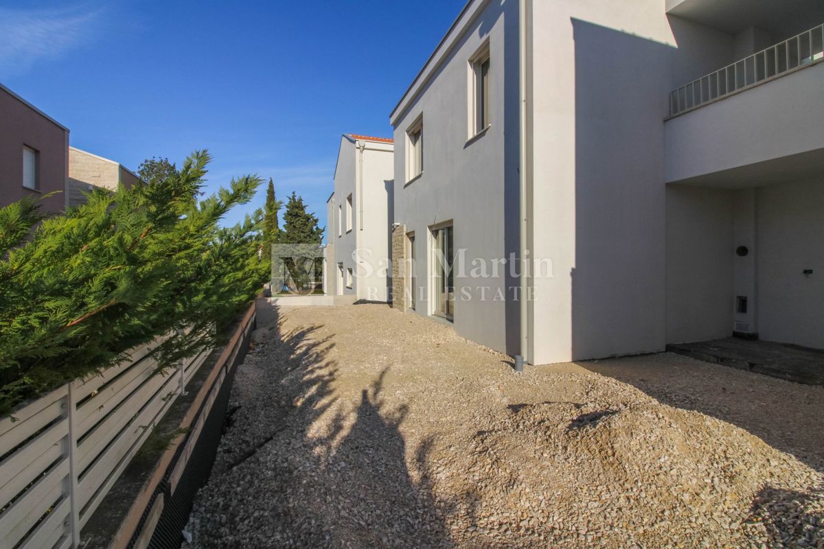 Poreč, dintorni - una moderna casa a schiera vicino al mare