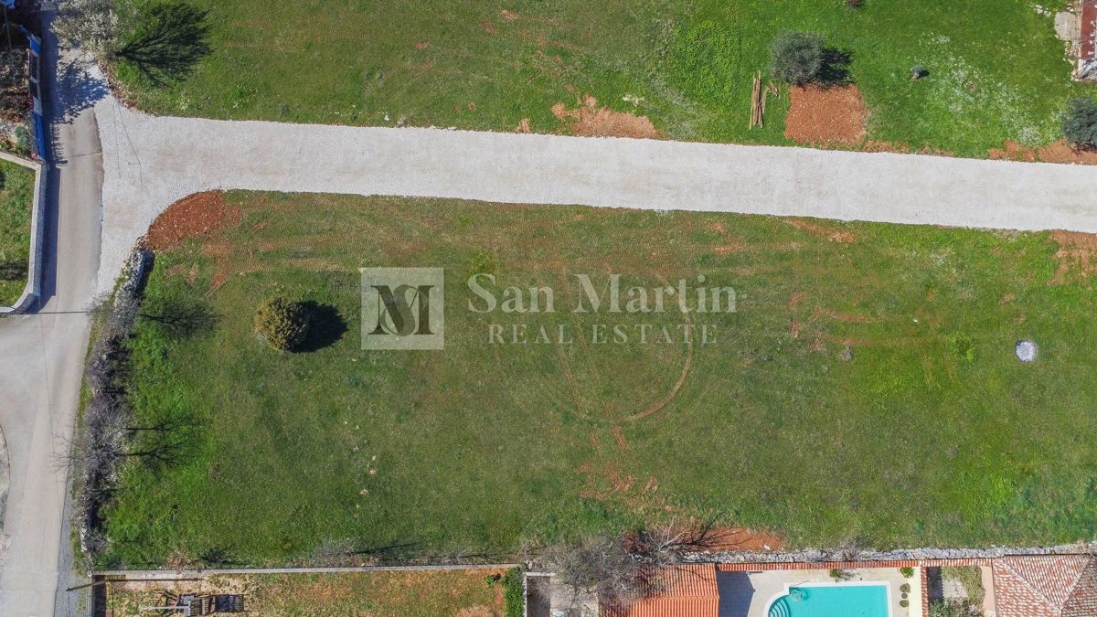 Dignano, dintorni - ampio terreno in posizione tranquilla