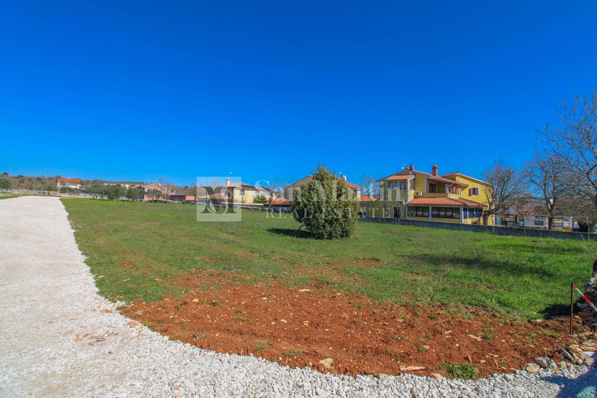 Dignano, dintorni - ampio terreno in posizione tranquilla