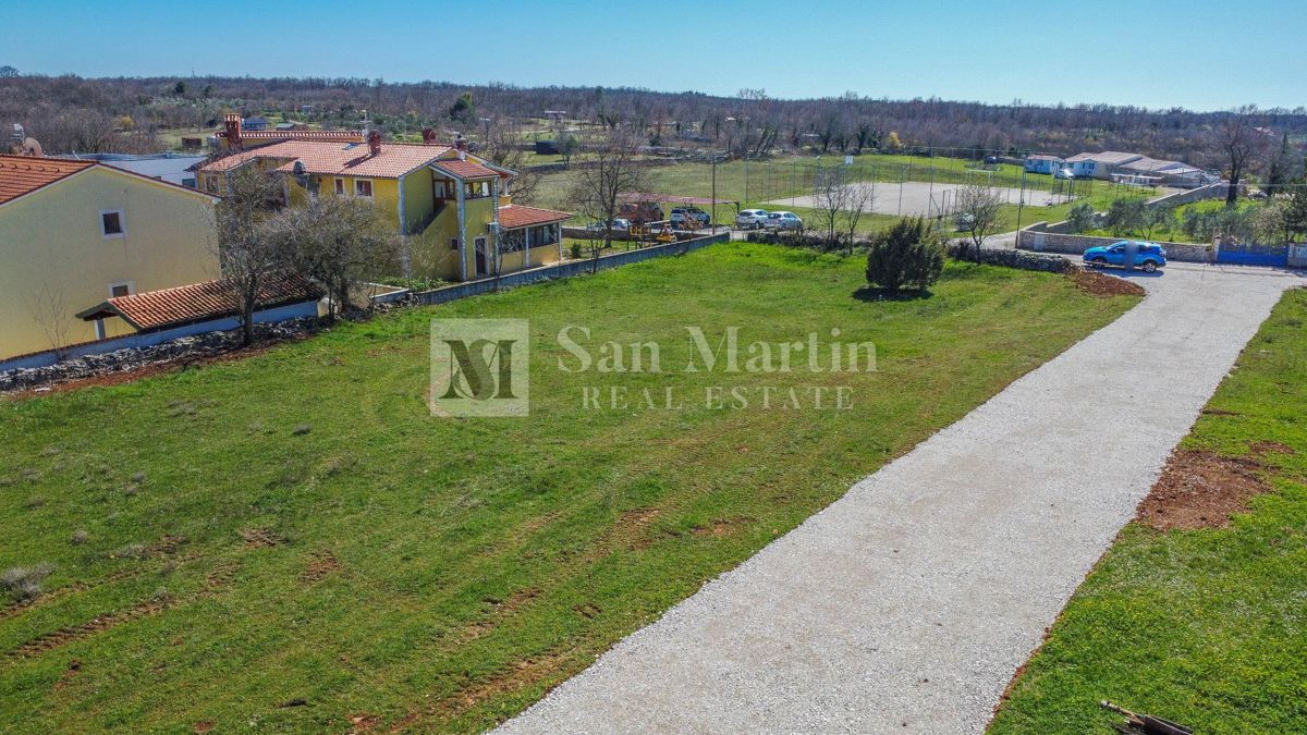 Dignano, dintorni - ampio terreno in posizione tranquilla