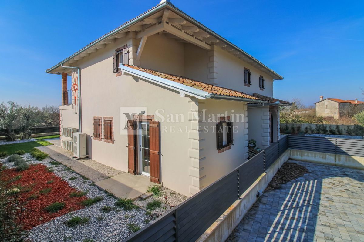 Poreč, dintorni – Ampia villa rustica con piscina