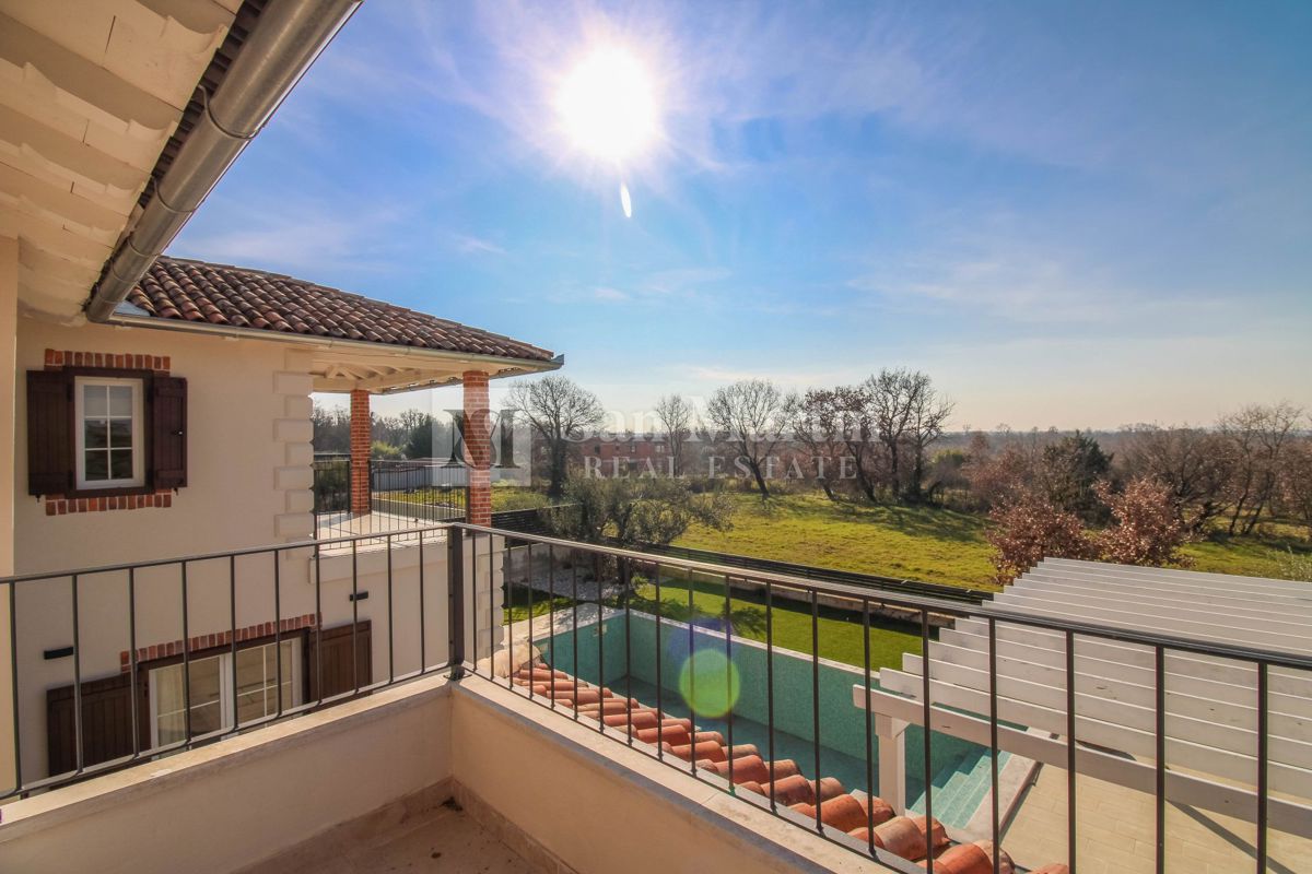 Poreč, dintorni – Ampia villa rustica con piscina