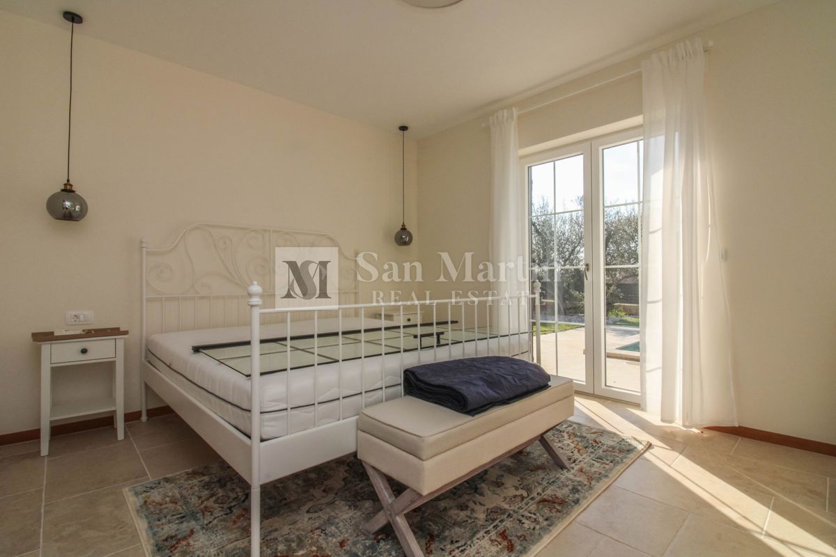 Poreč, dintorni – Ampia villa rustica con piscina