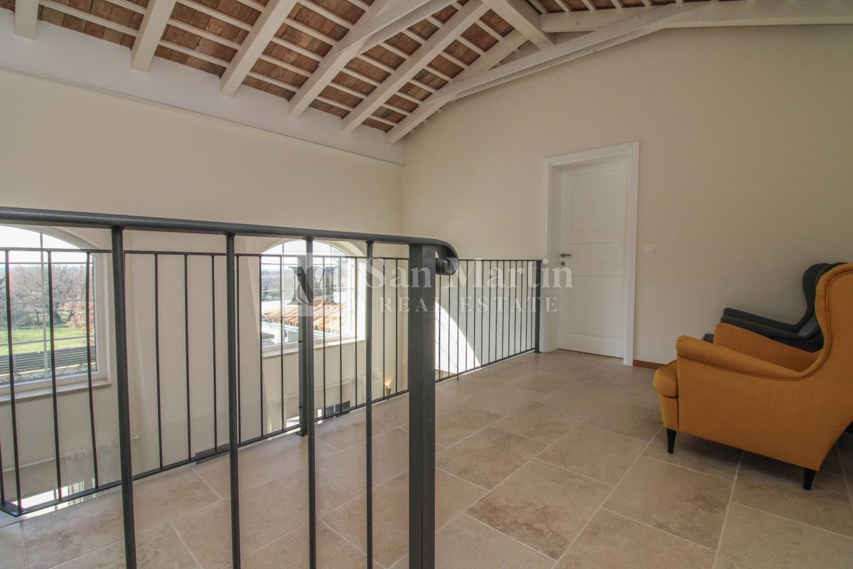 Poreč, dintorni – Ampia villa rustica con piscina