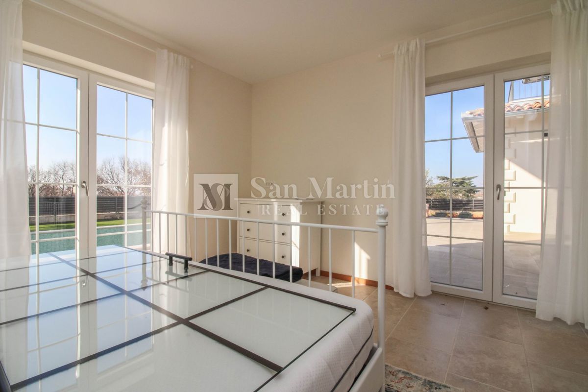 Poreč, dintorni – Ampia villa rustica con piscina