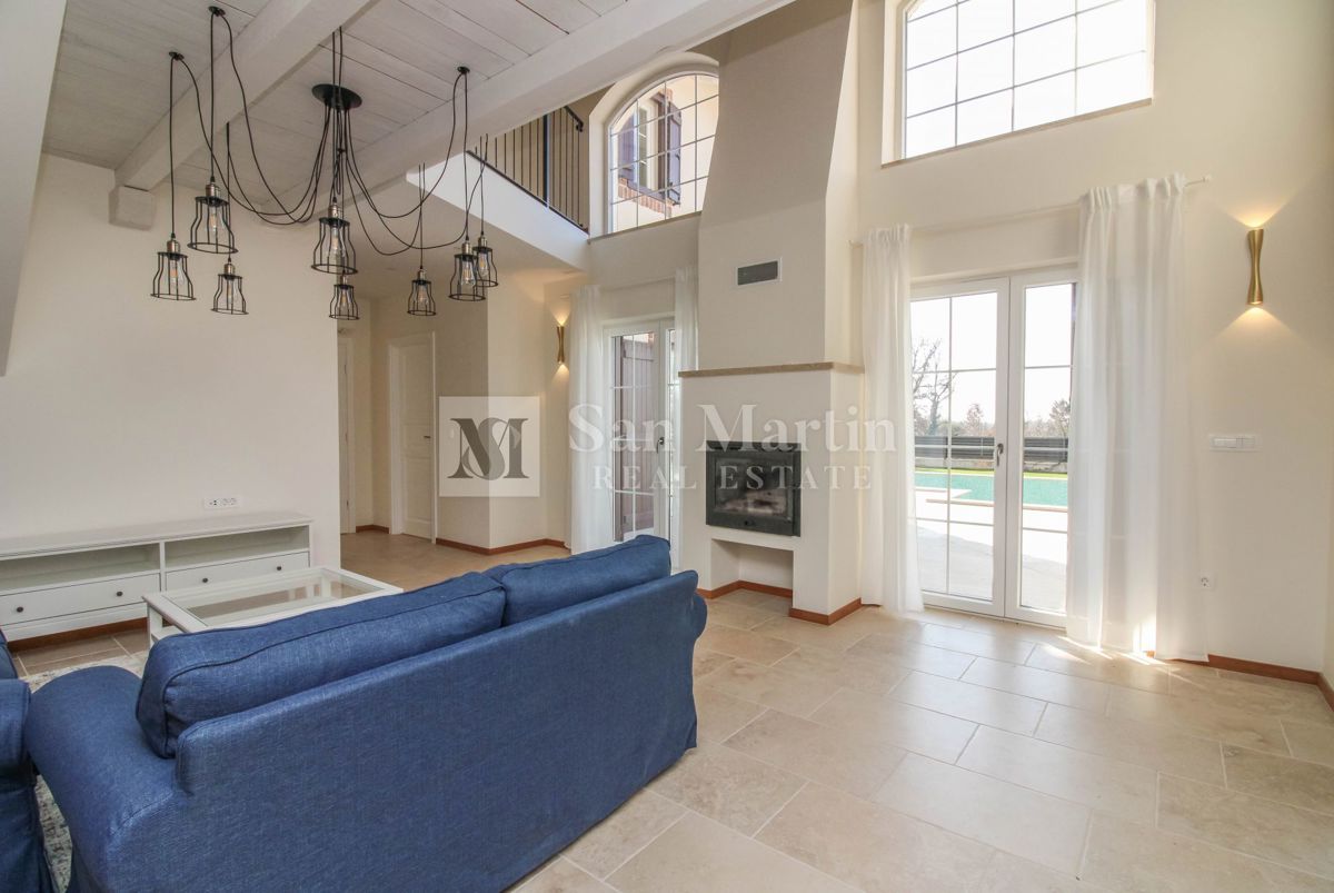 Poreč, dintorni – Ampia villa rustica con piscina