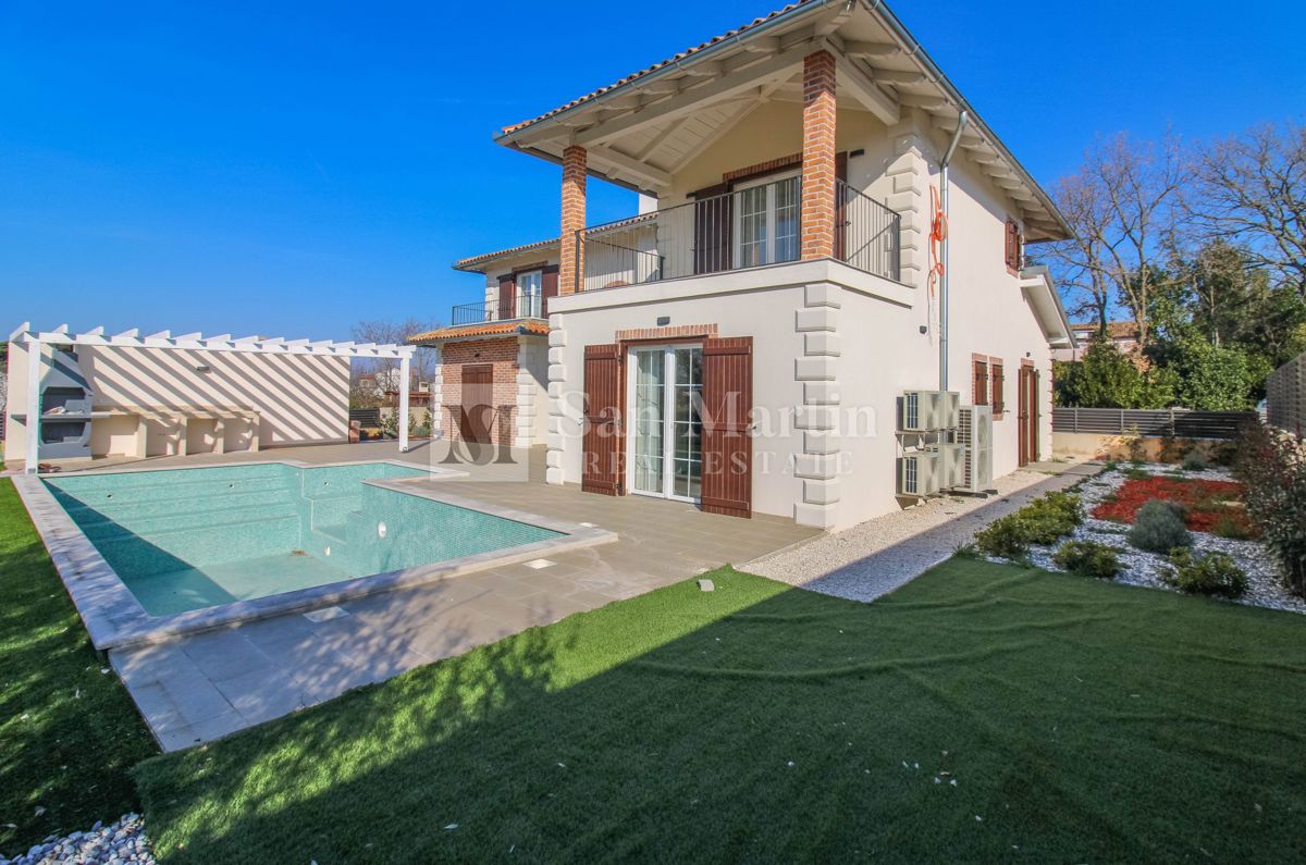 Poreč, dintorni – Ampia villa rustica con piscina