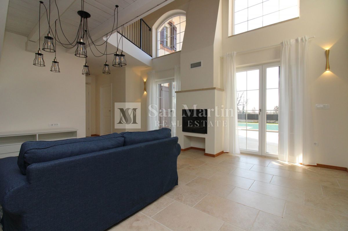 Poreč, dintorni – Ampia villa rustica con piscina