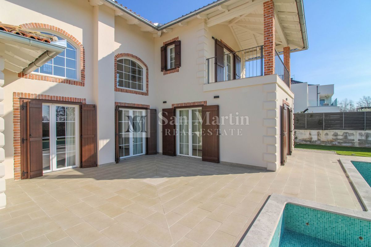 Poreč, dintorni – Ampia villa rustica con piscina