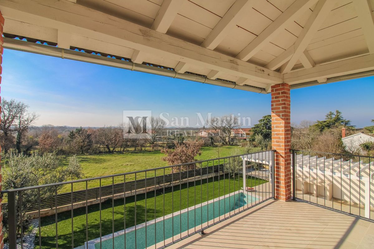 Poreč, dintorni – Ampia villa rustica con piscina
