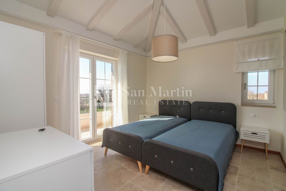 Poreč, dintorni – Ampia villa rustica con piscina