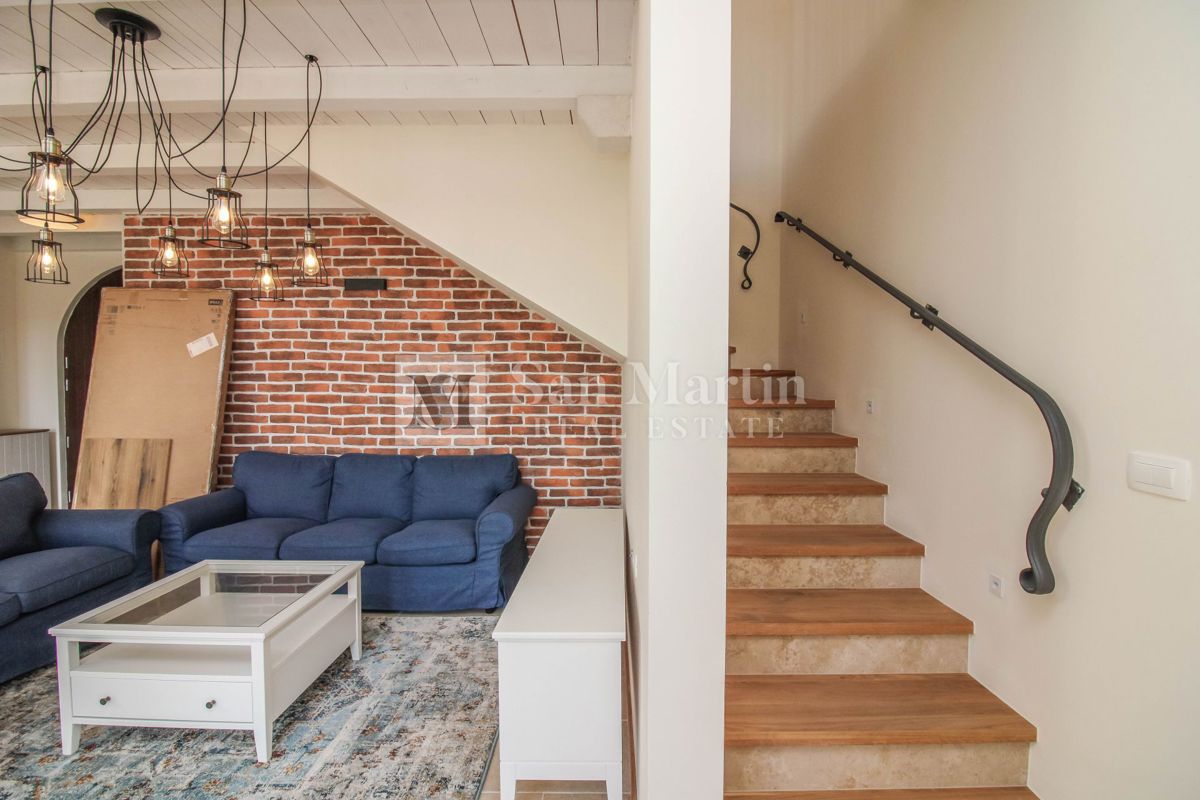 Poreč, dintorni – Ampia villa rustica con piscina