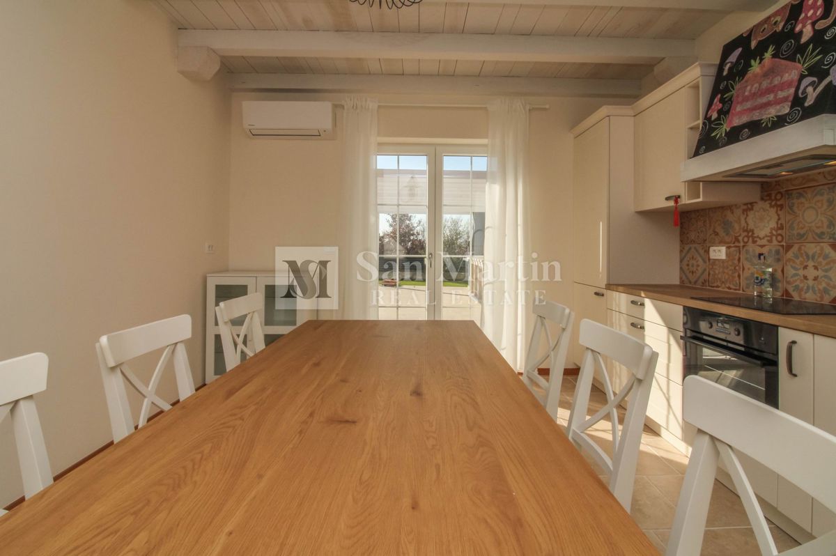 Poreč, dintorni – Ampia villa rustica con piscina