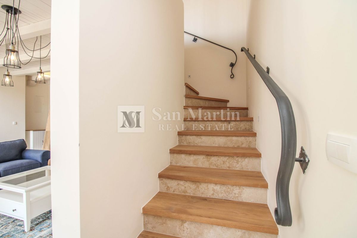 Poreč, dintorni – Ampia villa rustica con piscina