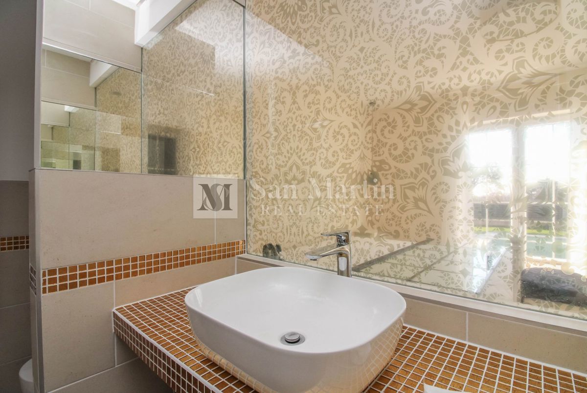 Poreč, dintorni – Ampia villa rustica con piscina