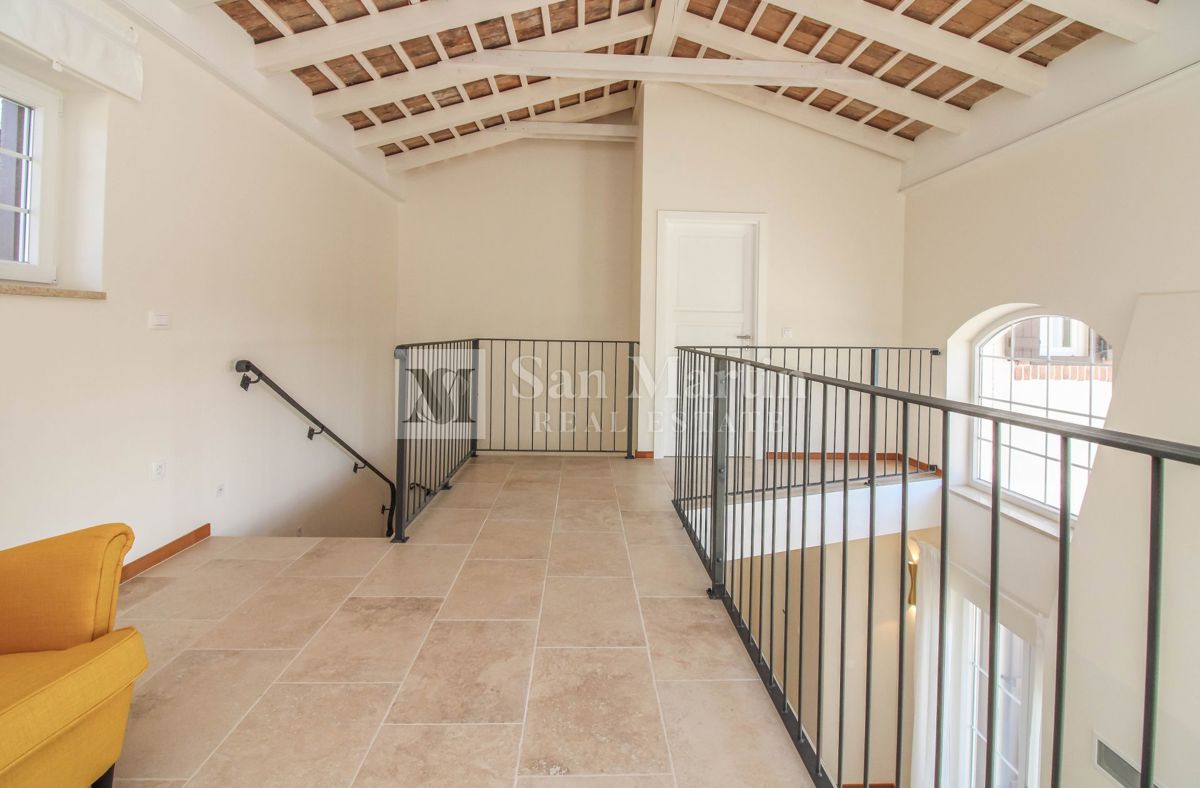 Poreč, dintorni – Ampia villa rustica con piscina