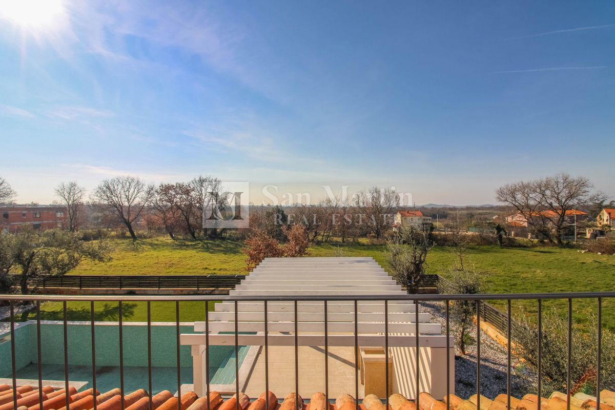 Poreč, dintorni – Ampia villa rustica con piscina