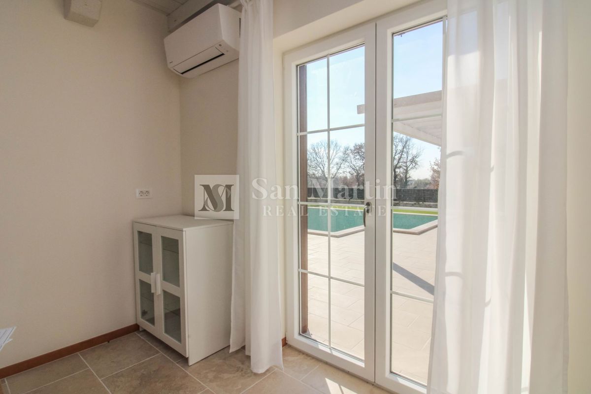Poreč, dintorni – Ampia villa rustica con piscina