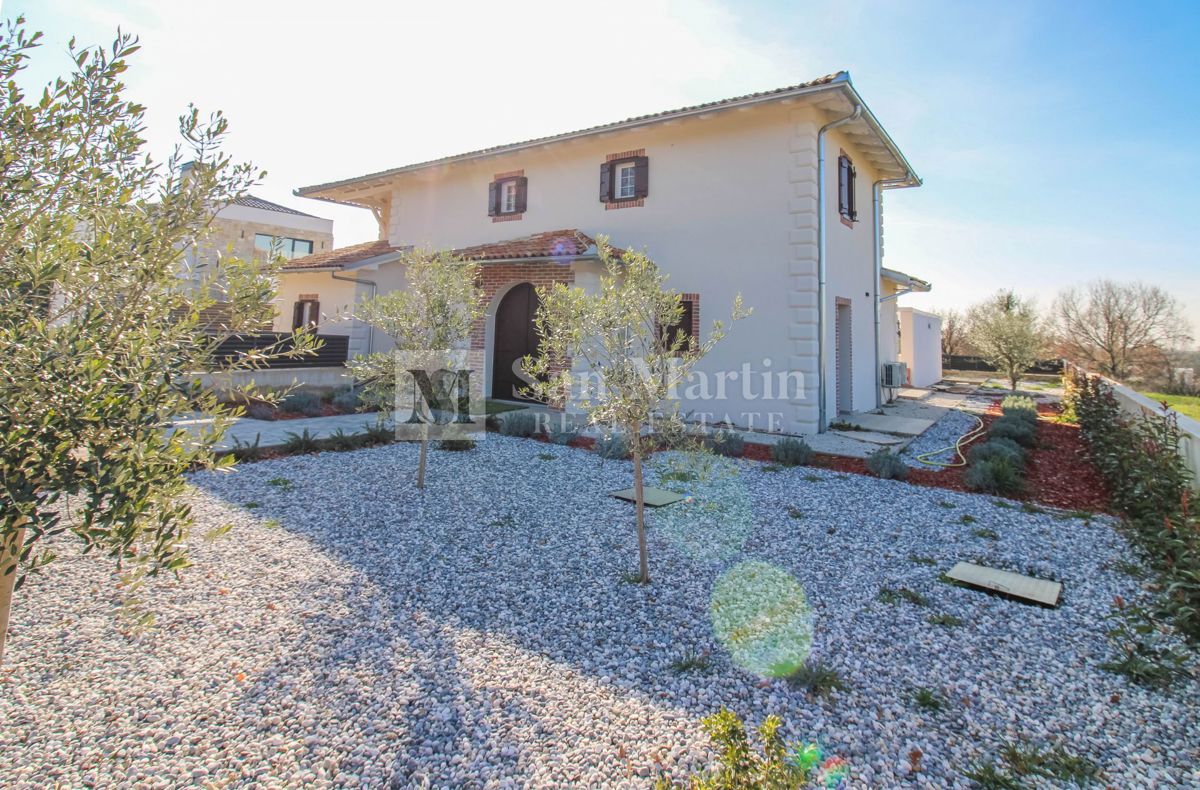 Poreč, dintorni – Ampia villa rustica con piscina