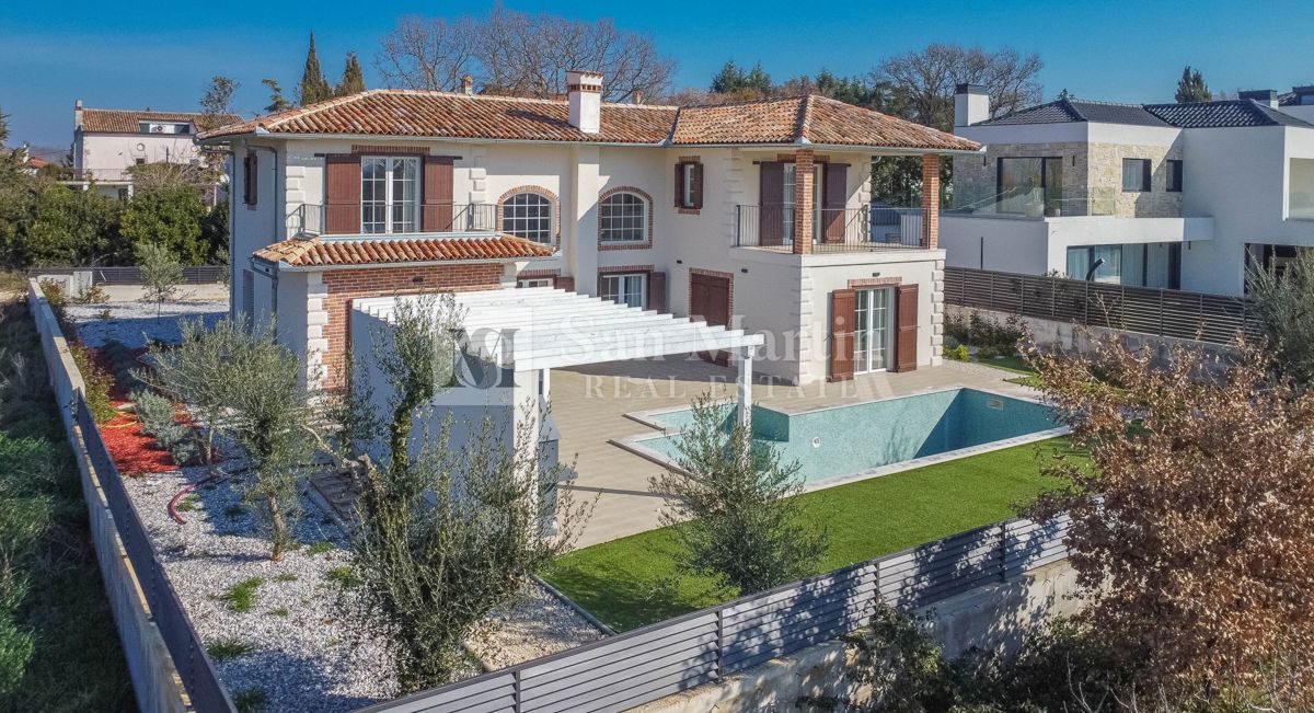 Poreč, dintorni – Ampia villa rustica con piscina