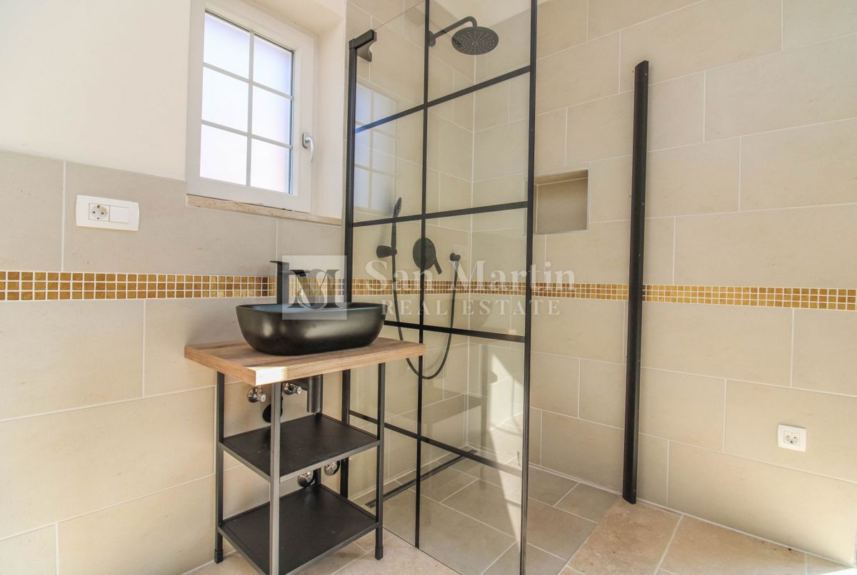 Poreč, dintorni – Ampia villa rustica con piscina