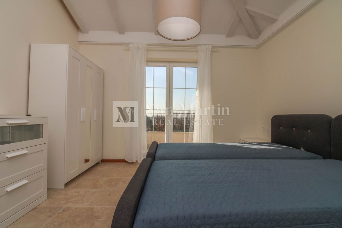 Poreč, dintorni – Ampia villa rustica con piscina