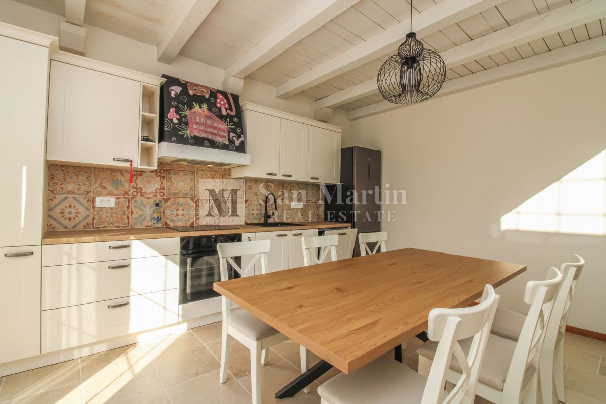 Poreč, dintorni – Ampia villa rustica con piscina