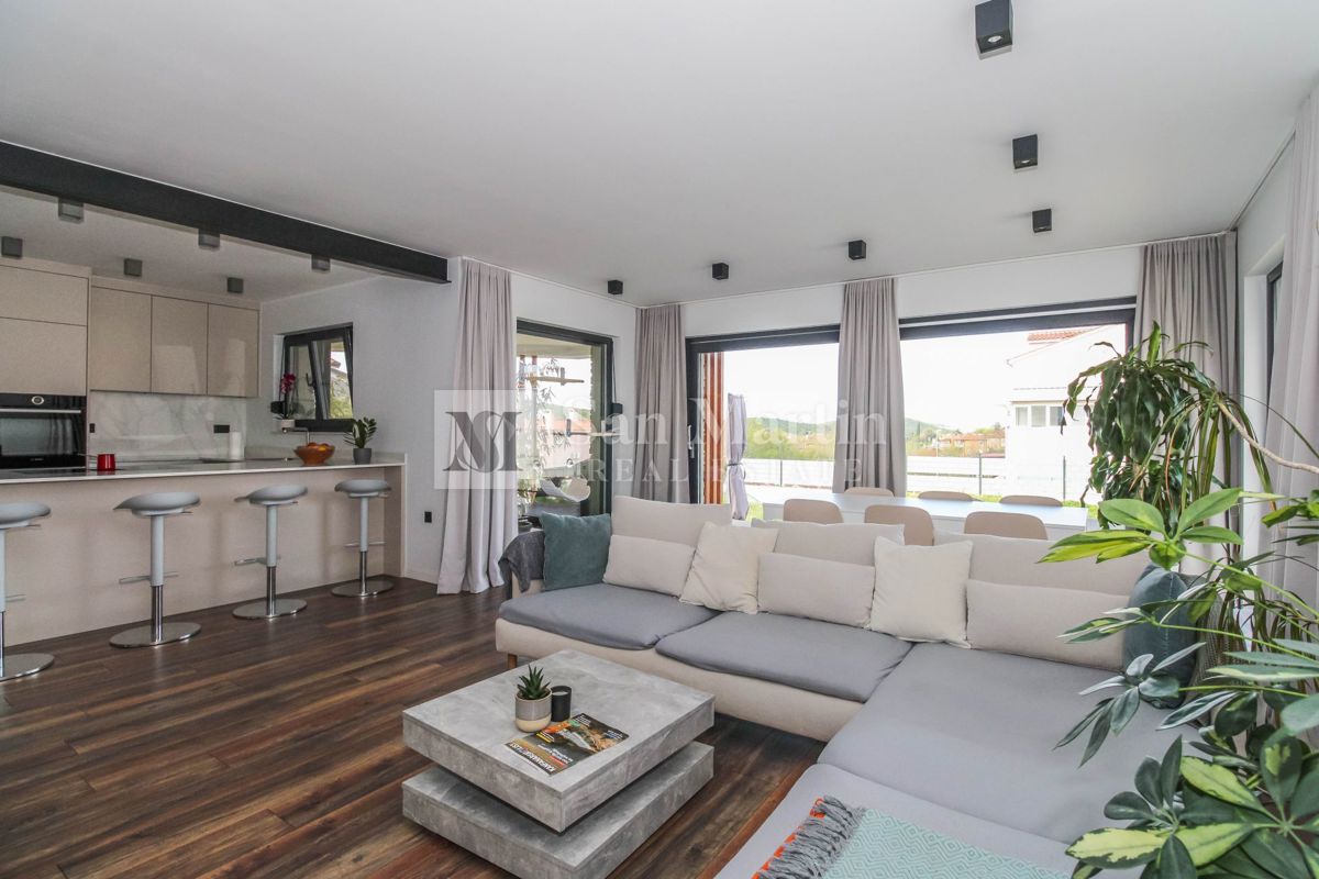 Rovigno, dintorni - casa moderna in un piccolo villaggio