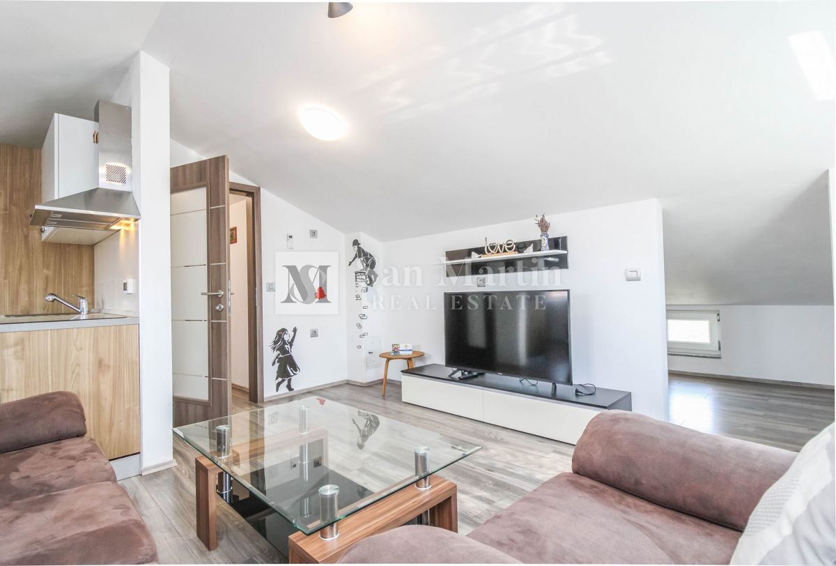 Zona PARENZO, Appartamento con garage vicino al mare