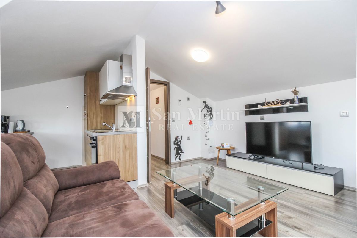 Zona PARENZO, Appartamento con garage vicino al mare