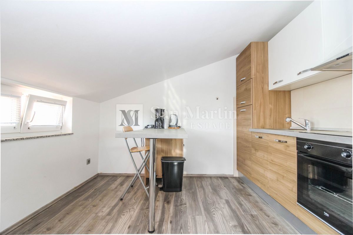 Zona PARENZO, Appartamento con garage vicino al mare