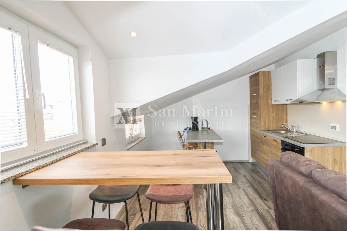 Zona PARENZO, Appartamento con garage vicino al mare