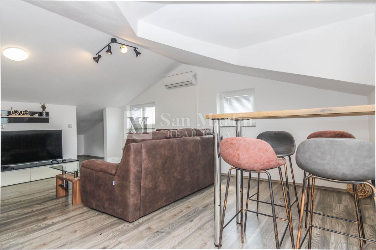 Zona PARENZO, Appartamento con garage vicino al mare