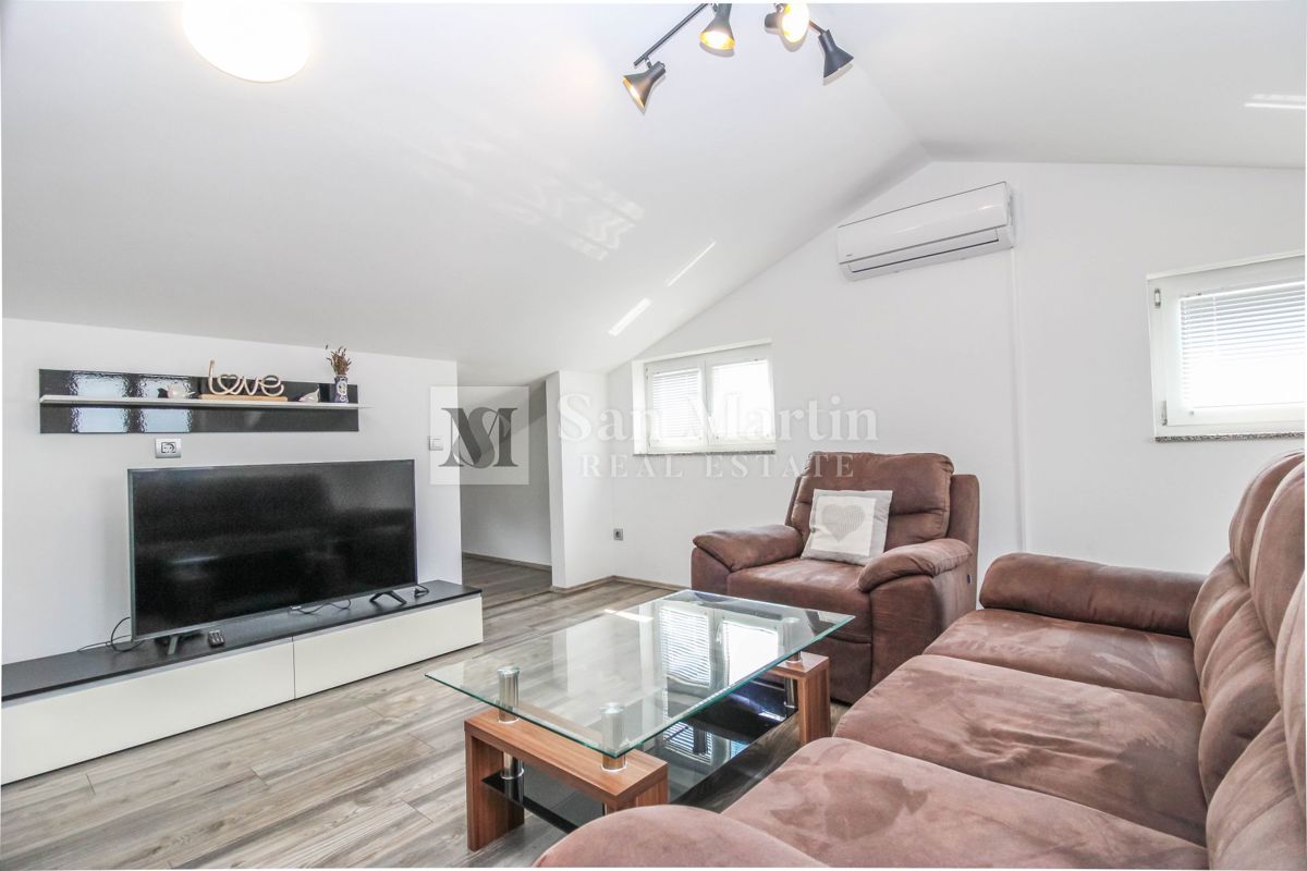 Zona PARENZO, Appartamento con garage vicino al mare