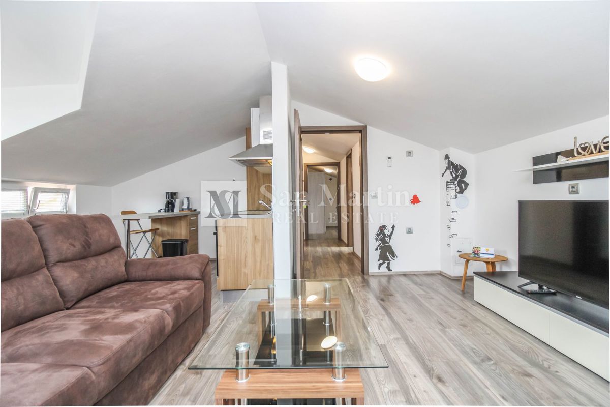 Zona PARENZO, Appartamento con garage vicino al mare