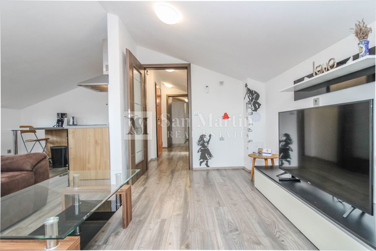 Zona PARENZO, Appartamento con garage vicino al mare