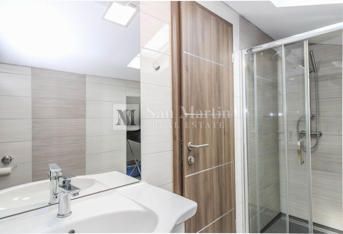 Zona PARENZO, Appartamento con garage vicino al mare