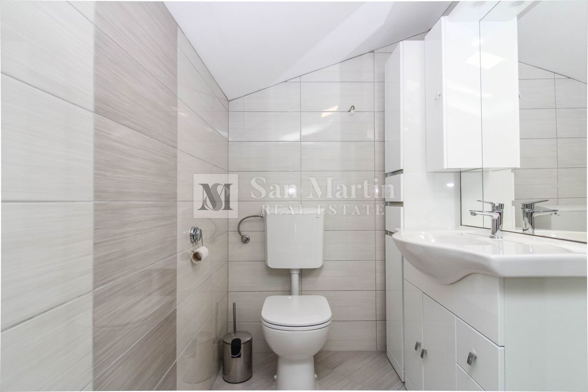 Zona PARENZO, Appartamento con garage vicino al mare